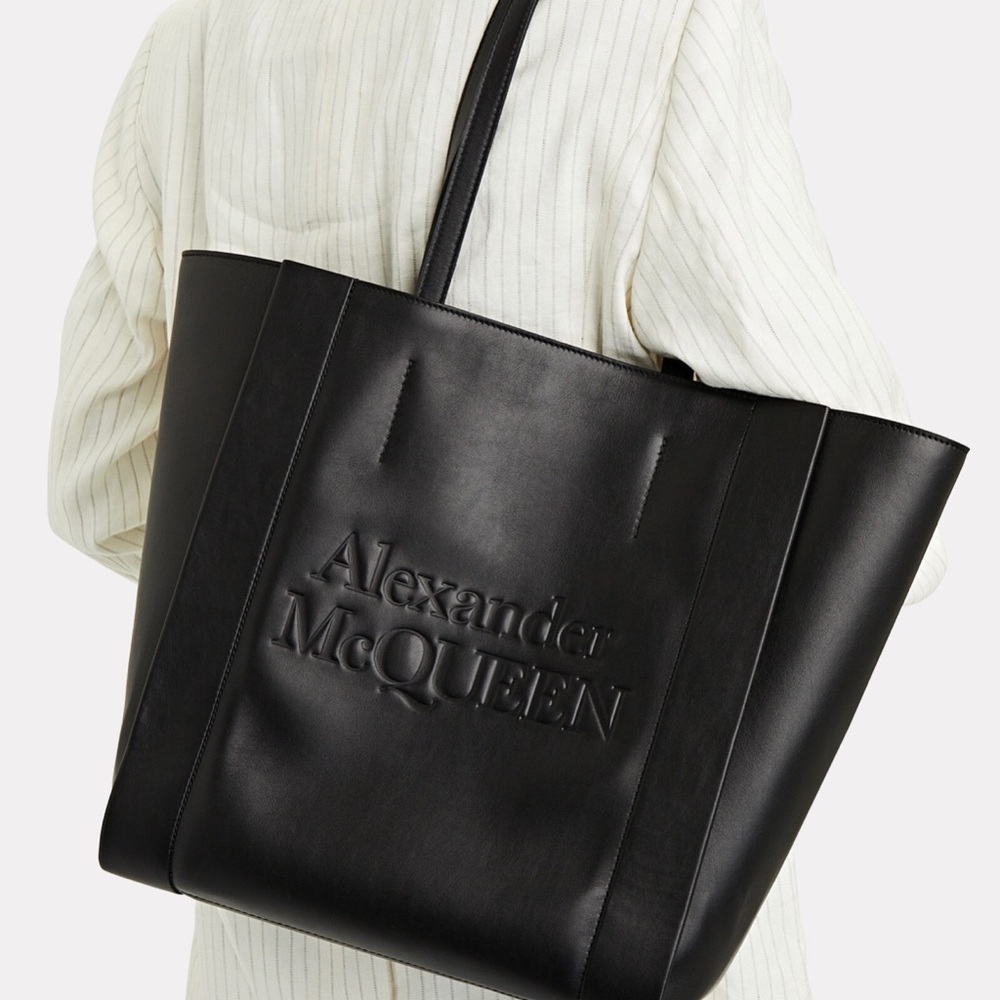 Alexander McQueen Black Signature Shopper
Logo Leather Tote Bag